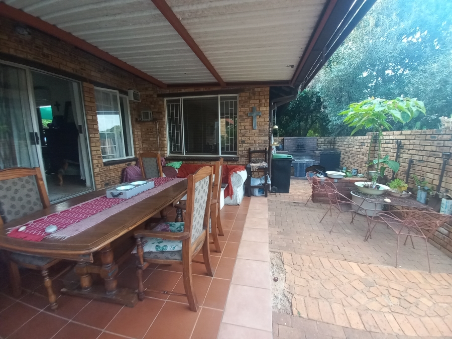 3 Bedroom Property for Sale in Safari Gardens North West